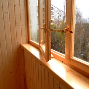 Остекление балкона деревянными рамами